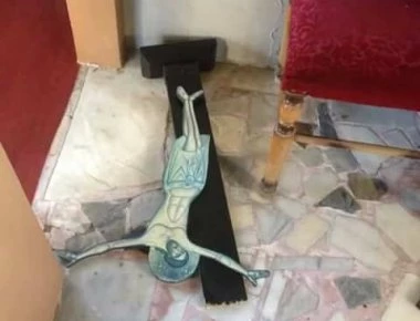 Βανδαλισμοί στο γραφικό εκκλησάκι της Αγίας Αικατερίνης στη Μόρια (φωτό)
